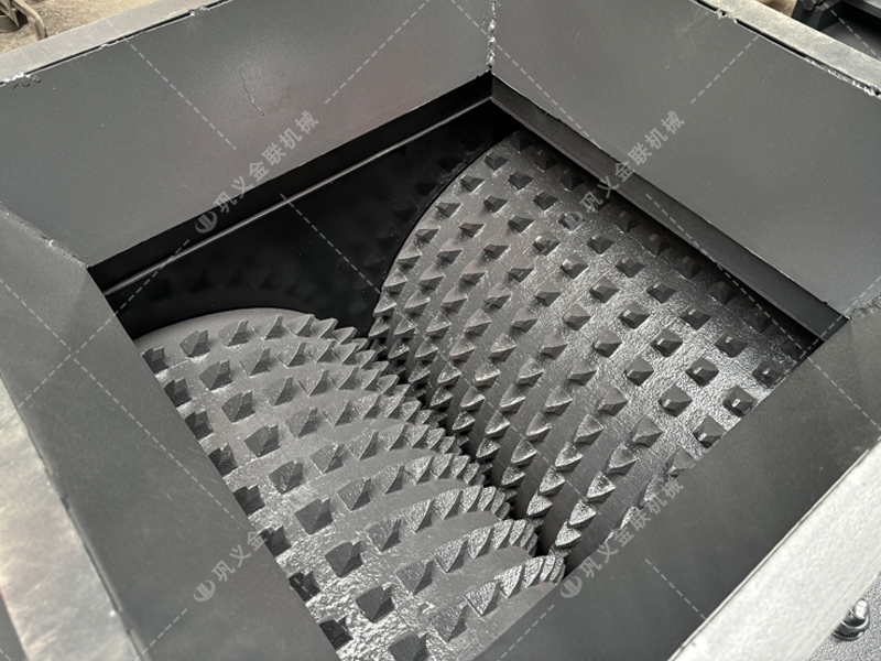 大塊煤矸石直接喂料會損壞設備？狼牙齒輥為何敢承諾'來者不拒'？